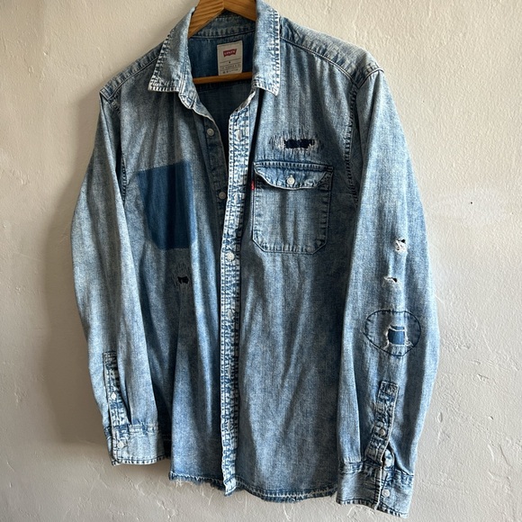 NWOT - Levi's Distressed Blue Denim Shirt - Picture 2 of 7